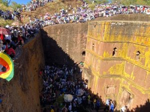 Sebreatsemu Giyorgis in Lalibela - tabots return to the church